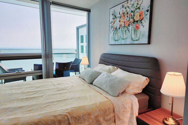 Room 10 of 90