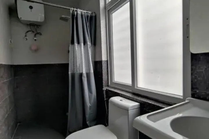 Room 8 of 10