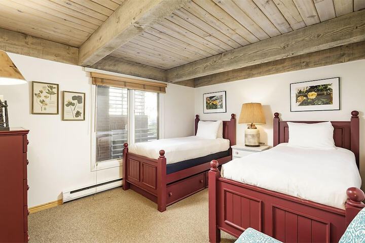 Room 4 of 193