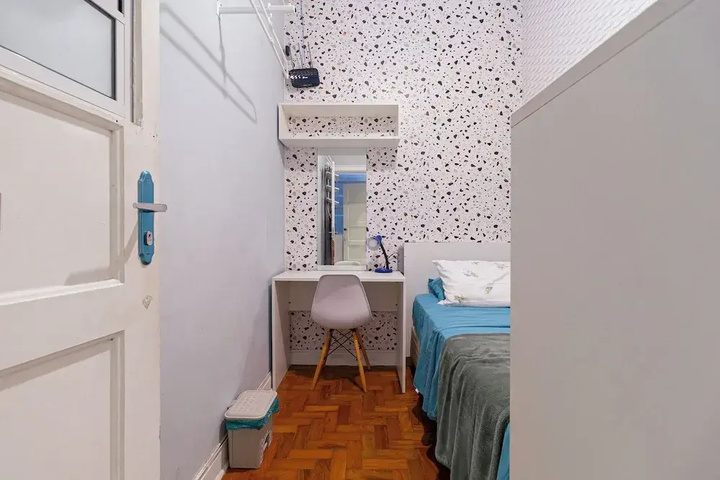Room 8 of 13