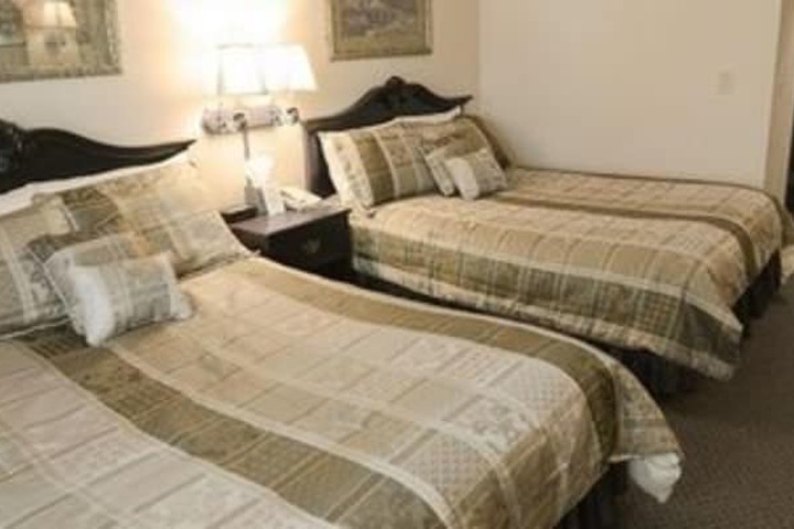 2 Queen Beds (1 of 5)