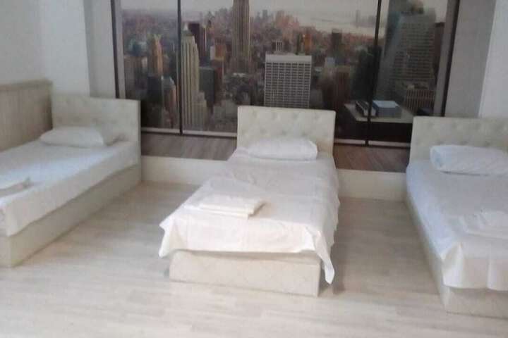 Room 5 of 9