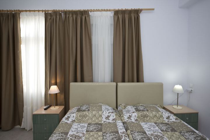 Room 9 of 36