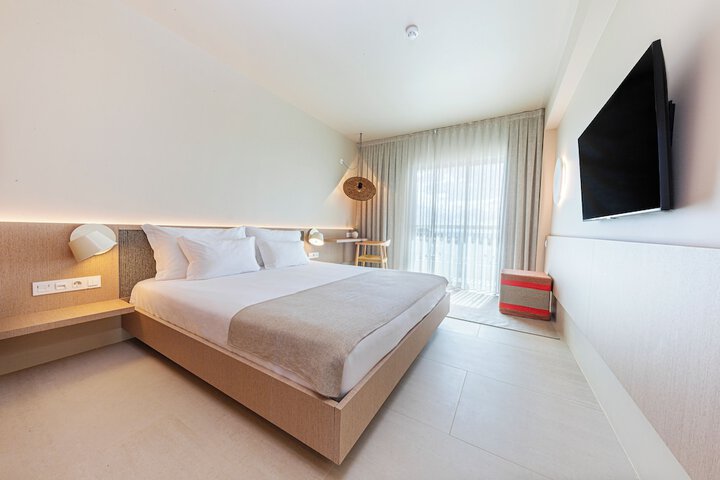 Room 10 of 90
