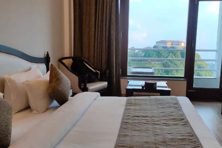 Room 14 of 32