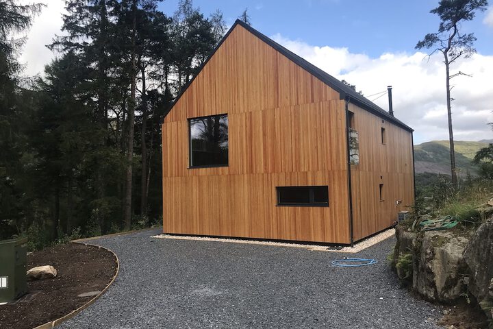 An Caisteal Lodge With Cascading Waterfall View in Crianlarich