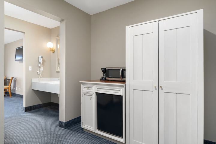 Room 4 of 39