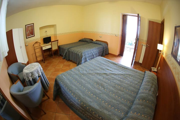 Room 6 of 42
