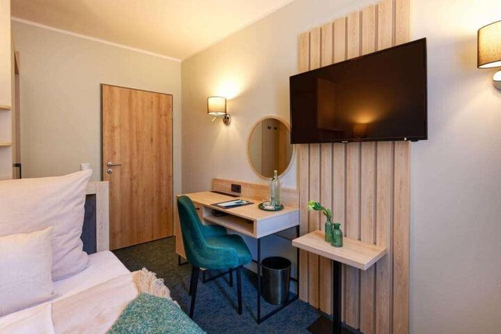 Room 9 of 37