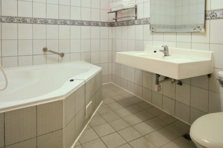 Room 65 of 122
