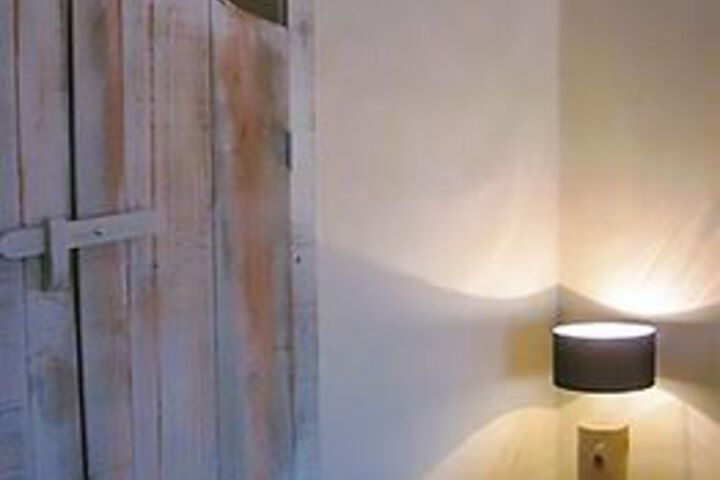 Room 52 of 79