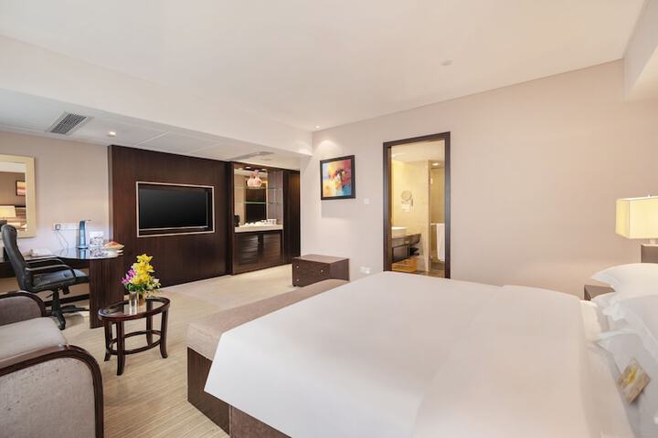 Room 17 of 35