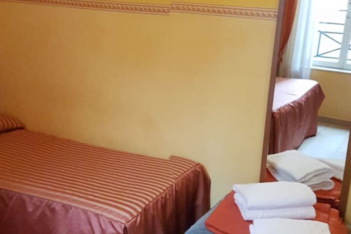 Room 12 of 28