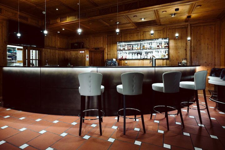 Lounge 75 of 90