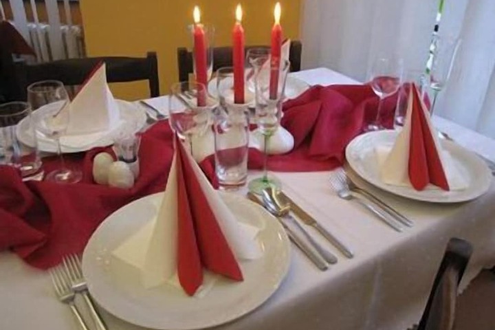 Dining 26 of 32