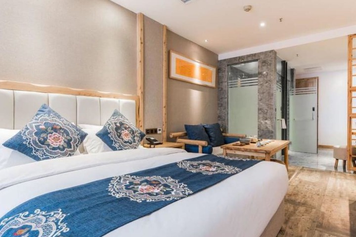 Room 4 of 25