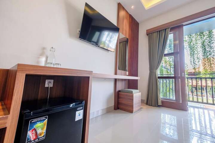 Room 3 of 105