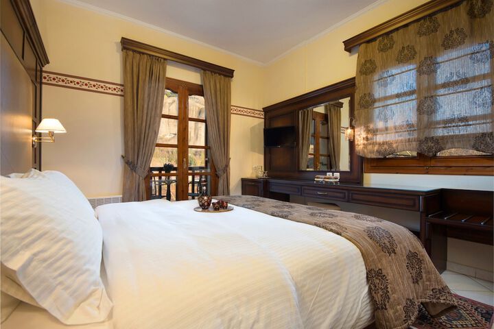 Room 4 of 66