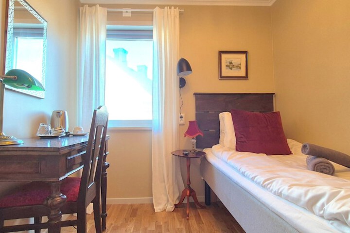 Room 8 of 68