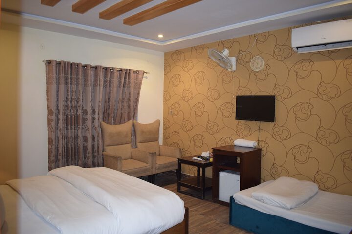 Room 3 of 7