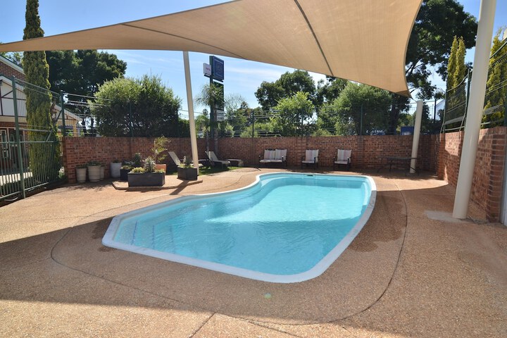 Pool 45 of 77