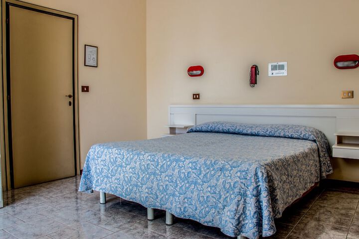 Room 9 of 48