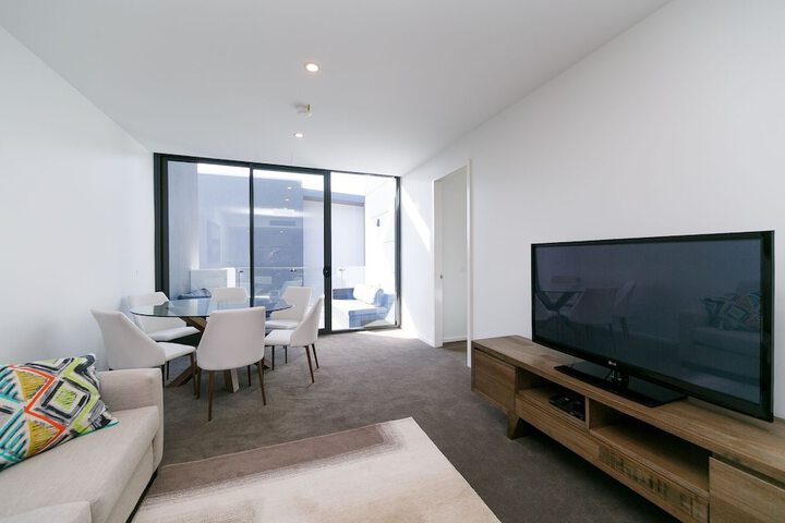 Room 6 of 8