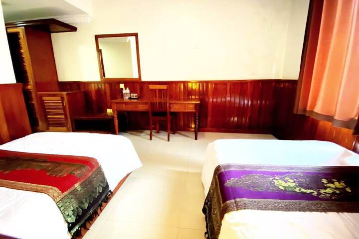 Room 6 of 11