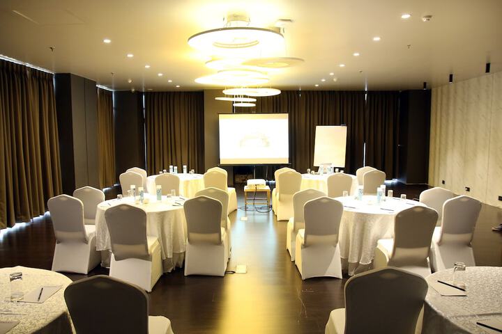 Ballroom/Hall 61 of 78