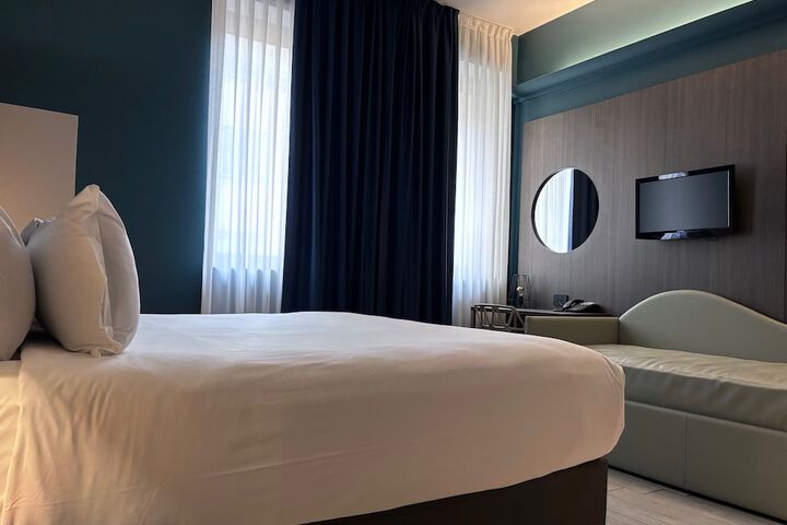 Room 9 of 30