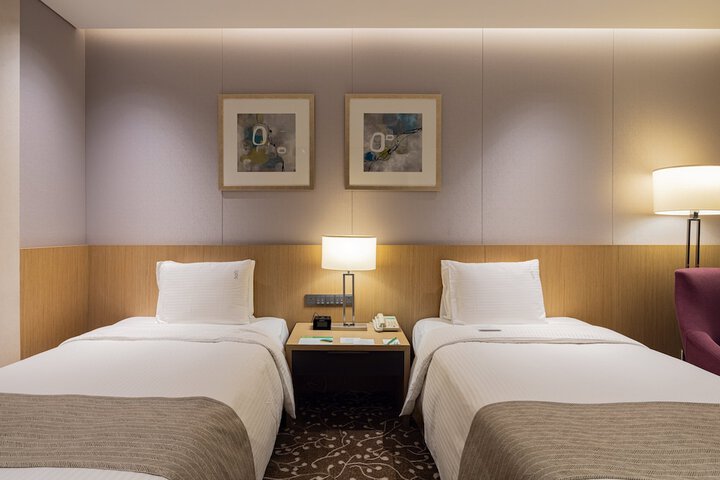 Room 12 of 83