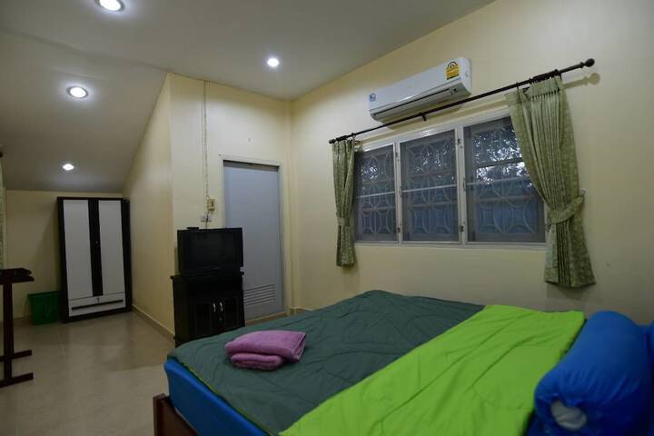 Room 5 of 16