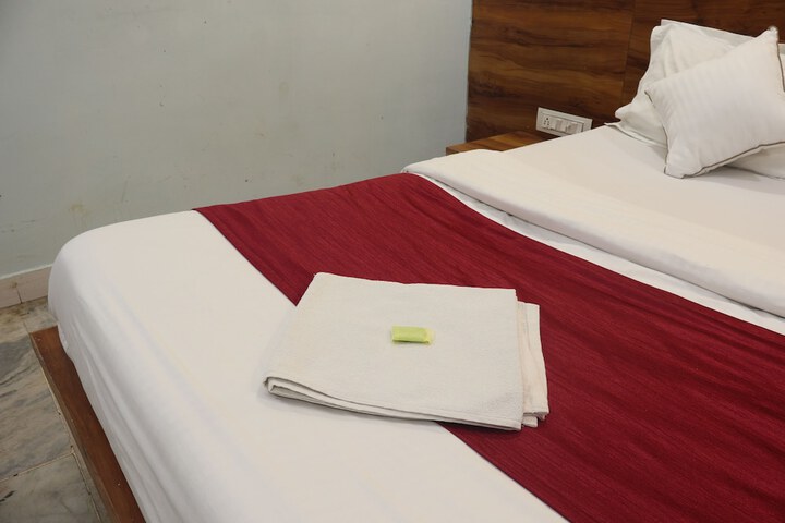 Room 6 of 18