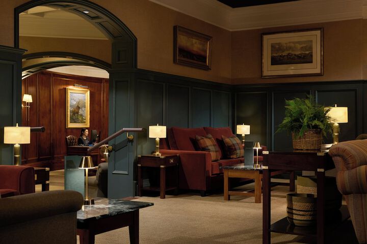 Lounge 70 of 82
