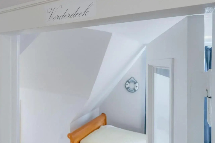 Room 2 of 16
