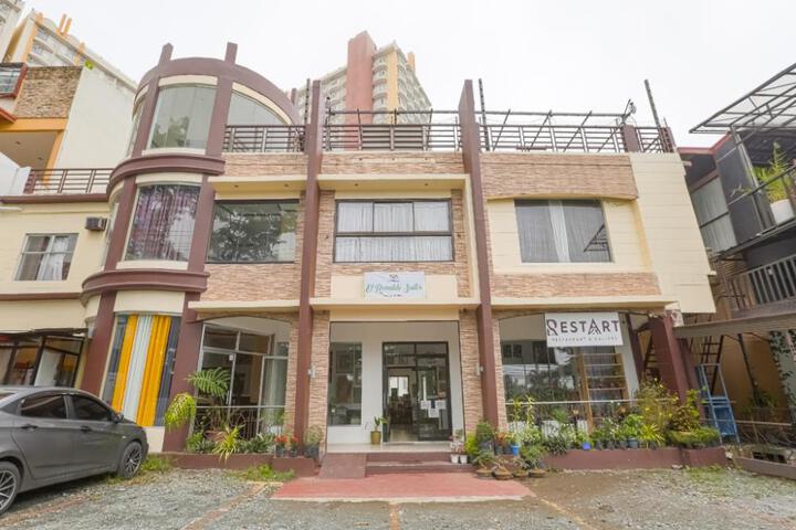 OYO 759 Royal South Garden Suites