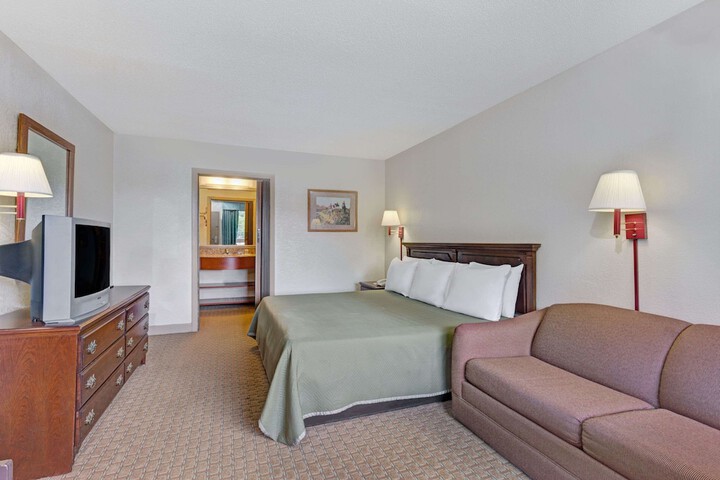 1 King Bed (8 of 11)