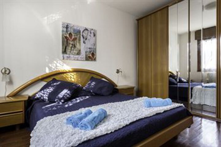 Room 270 of 871