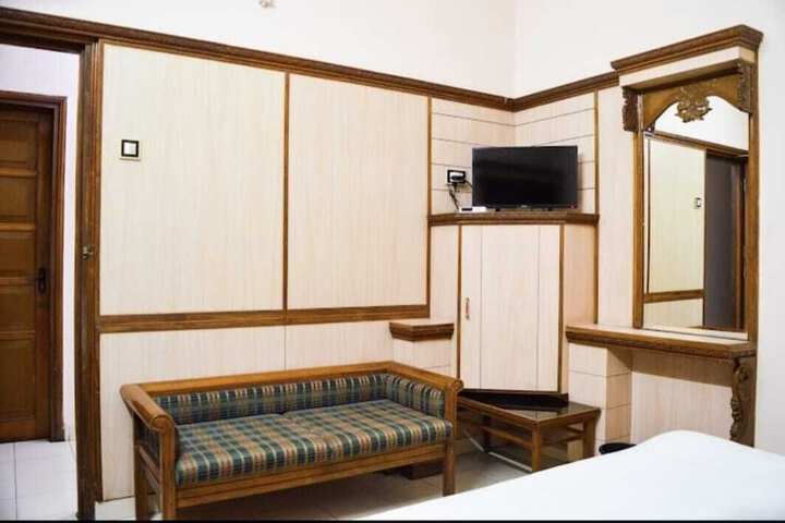 Room 14 of 36