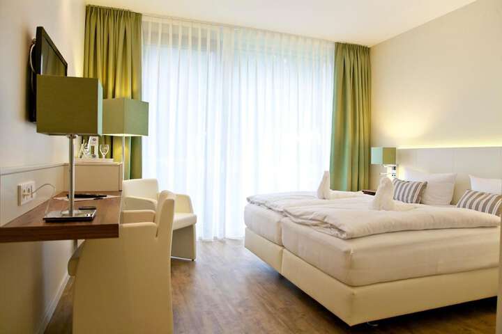 Room 8 of 34