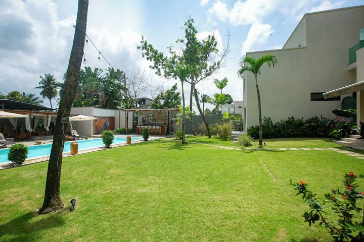 Pool 10 of 14