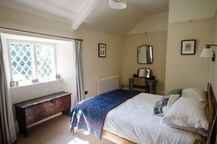Room 8 of 12