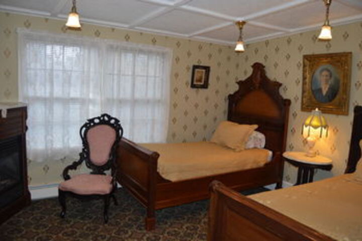 Room 102 of 117