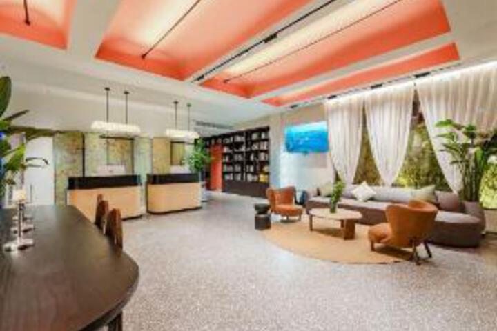 Huaye Yaju Hotel (Xinyang Pingqiao District Lihpao Plaza)