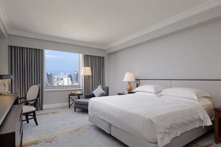 Room 4 of 98