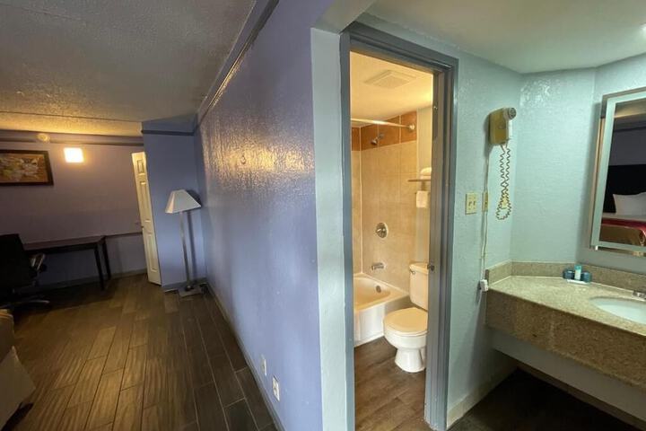 Room 10 of 10