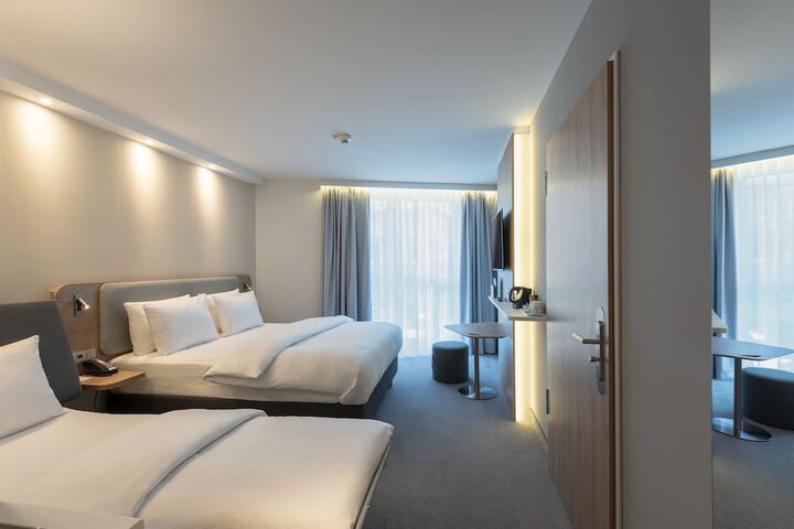 Room 6 of 88