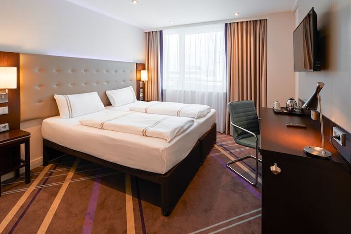Room 4 of 32
