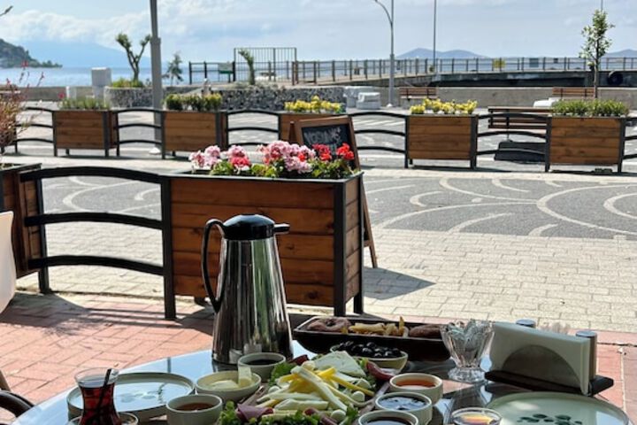 Breakfast/Coffee Service 15 of 17