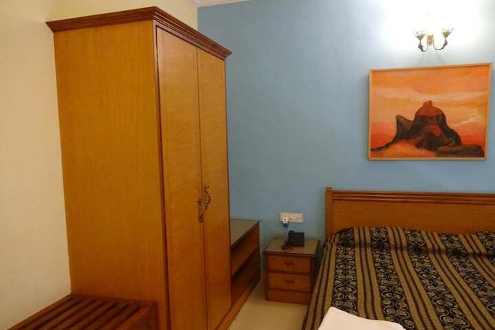 Room 8 of 63